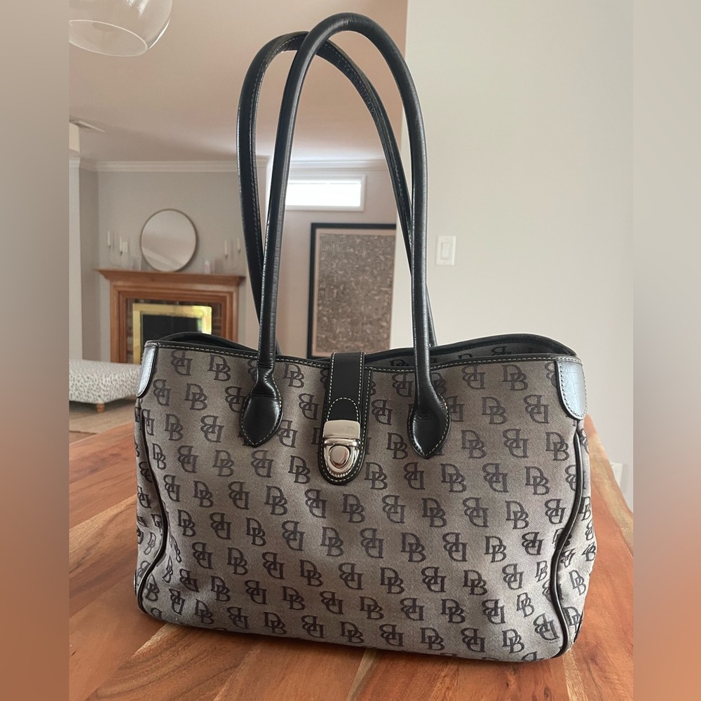 Dooney & Bourke black tote bag
